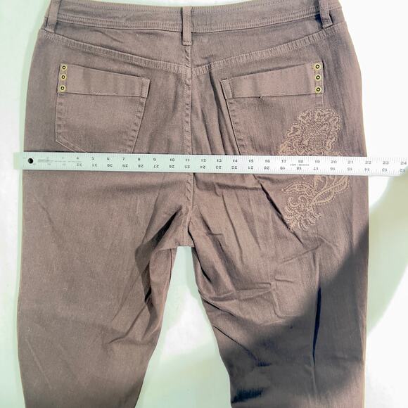 Chico's Platinum Jeans Woman's 2 Reg(M 12) Brown Embroidered Rivet Embellishment - Picture 15 of 16